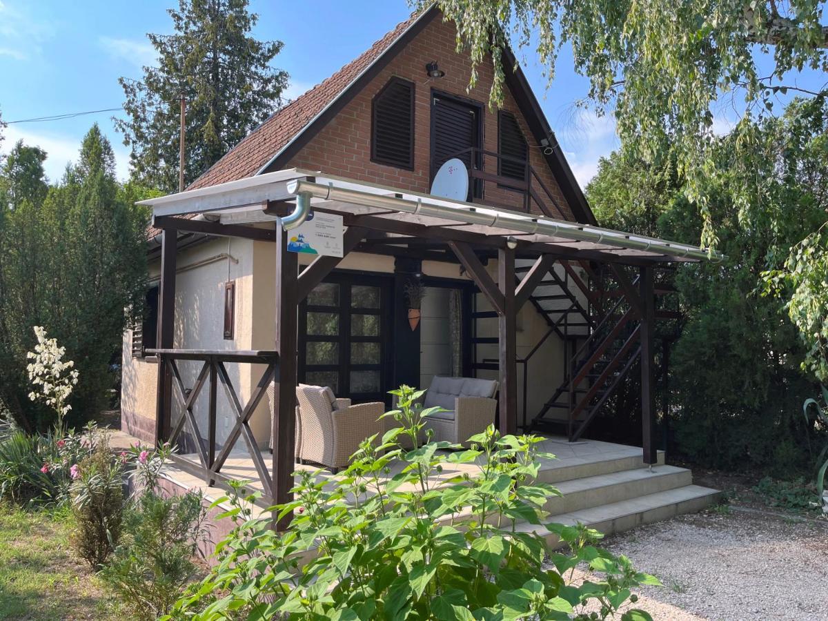 Aranypart Vendeghaz - Tiszakecske Villa Buitenkant foto
