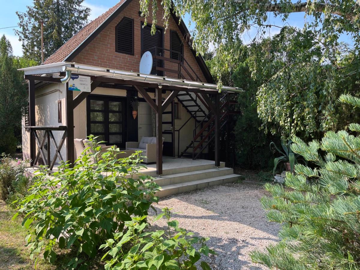 Aranypart Vendeghaz - Tiszakecske Villa Buitenkant foto